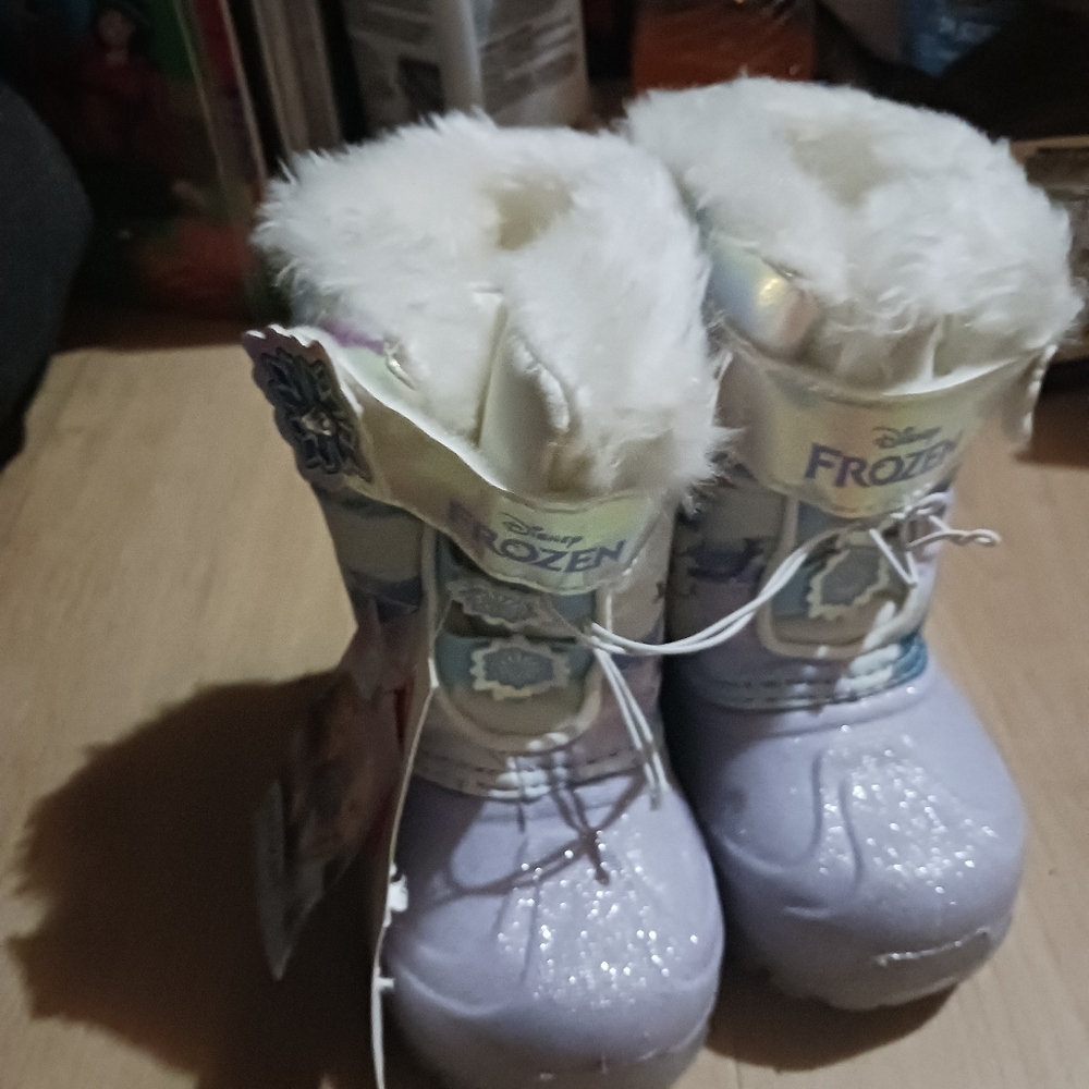 Disney FrozenToddler Girls' Light up Winter Boots - Lilac - Size 5 outdoor - Picture 3 of 5